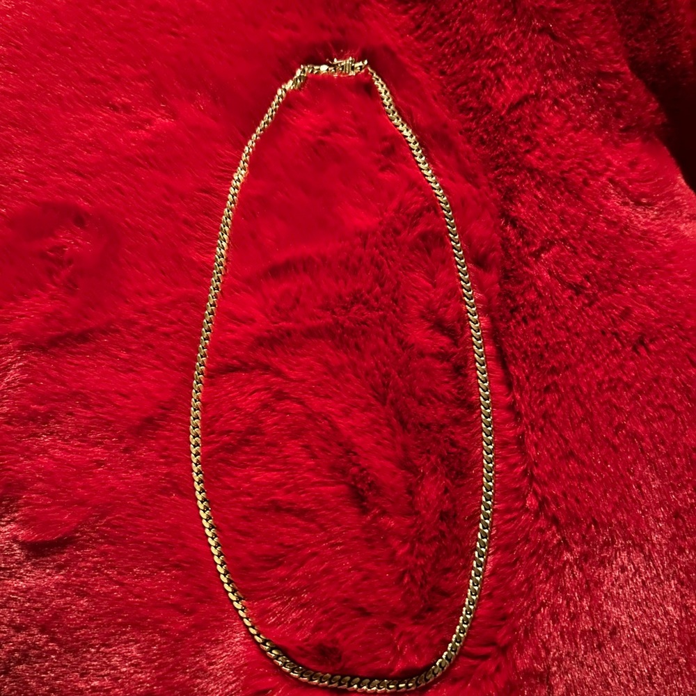 Link gold necklace used a few times